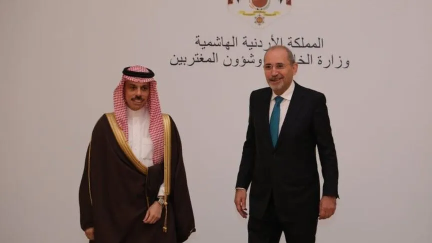 وزير الخارجية السعودي يبحث مع الصفدي تطورات المنطقة ويدين هجوم كنيسة الكرك