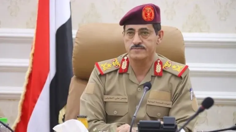 وزير الدفاع اليمني يتراجع عن تهديد التجمعات في مناطق الحوثيين ويعتذر للقبائل