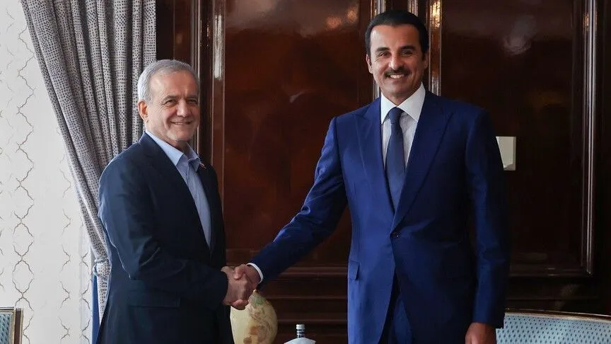 رئيس إيران وأمير قطر يبحثان تعزيز التعاون في الطاقة والعلاقات الاقتصادية