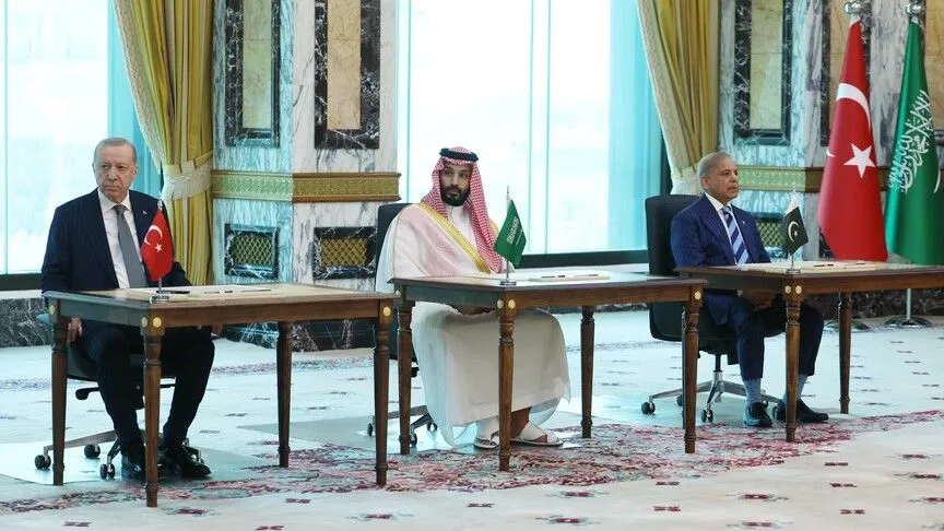 دول «حلف مكة» تجتمع مع إيران في طهران وتلتقي بزشكيان لبحث الأمن الإقليمي وخفض التصعيد