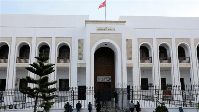 السجن 6 أشهر مع وقف التنفيذ بحق 12 ناشطًا بيئيًا في تونس بسبب اعتصام ضد التلوث