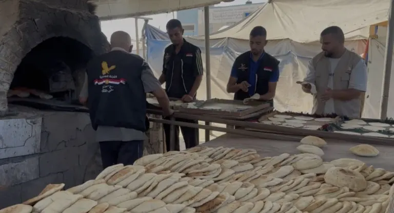 اللجنة المصرية بغزة: نواصل جهودنا لتشغيل المخابز وتوزيع المساعدات رغم التحديات