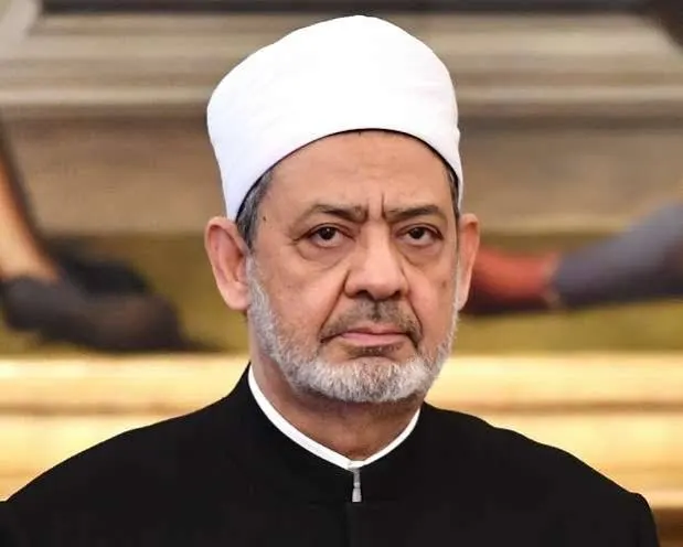 شيخ الأزهر يعزي إسبانيا في ضحايا حادث تصادم القطارين